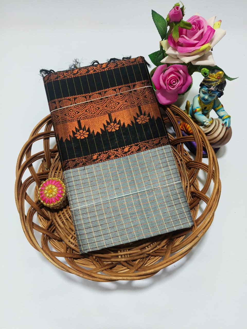 Kalyani cotton checked saree/Lata Gadwal Paithani - Gary with Dark Green